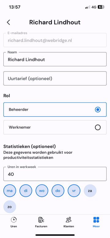 Detailscherm van werknemers op mobiel