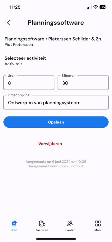 Detailscherm van geregistreerde uren op mobiel